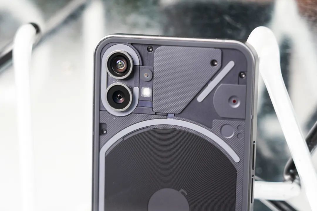 加价2000块!透明发光iPhone火遍全球 体验后劝你别买 第22张-心情说说 加价2000块!透明发光iPhone火遍全球 体验后劝你别买 第22张