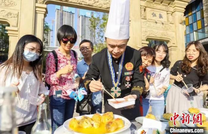 顺德大厨现场烹饪美食 顺德区委宣传部 供图