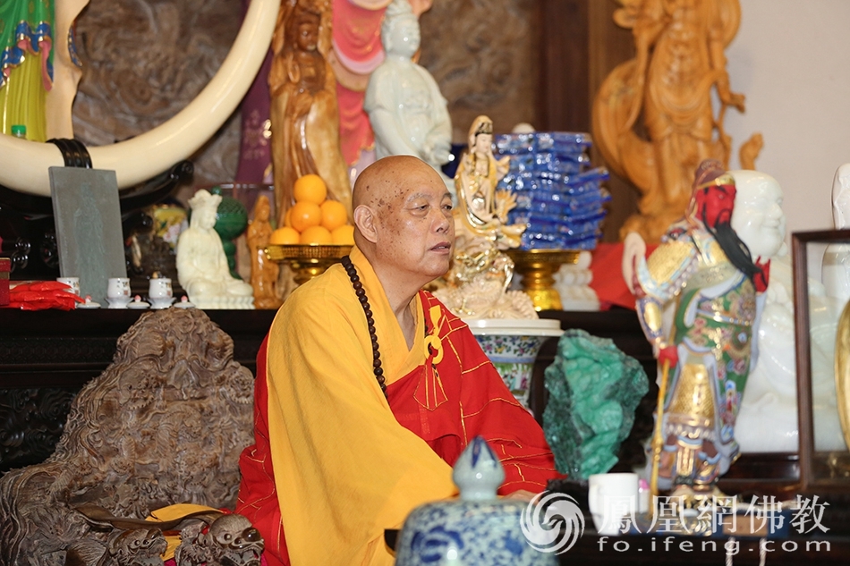 道慈大和尚为正法讲寺等寺院安居僧结夏圆满作教诫(图片来源:凤凰网佛教 摄影:普陀山佛教协会)