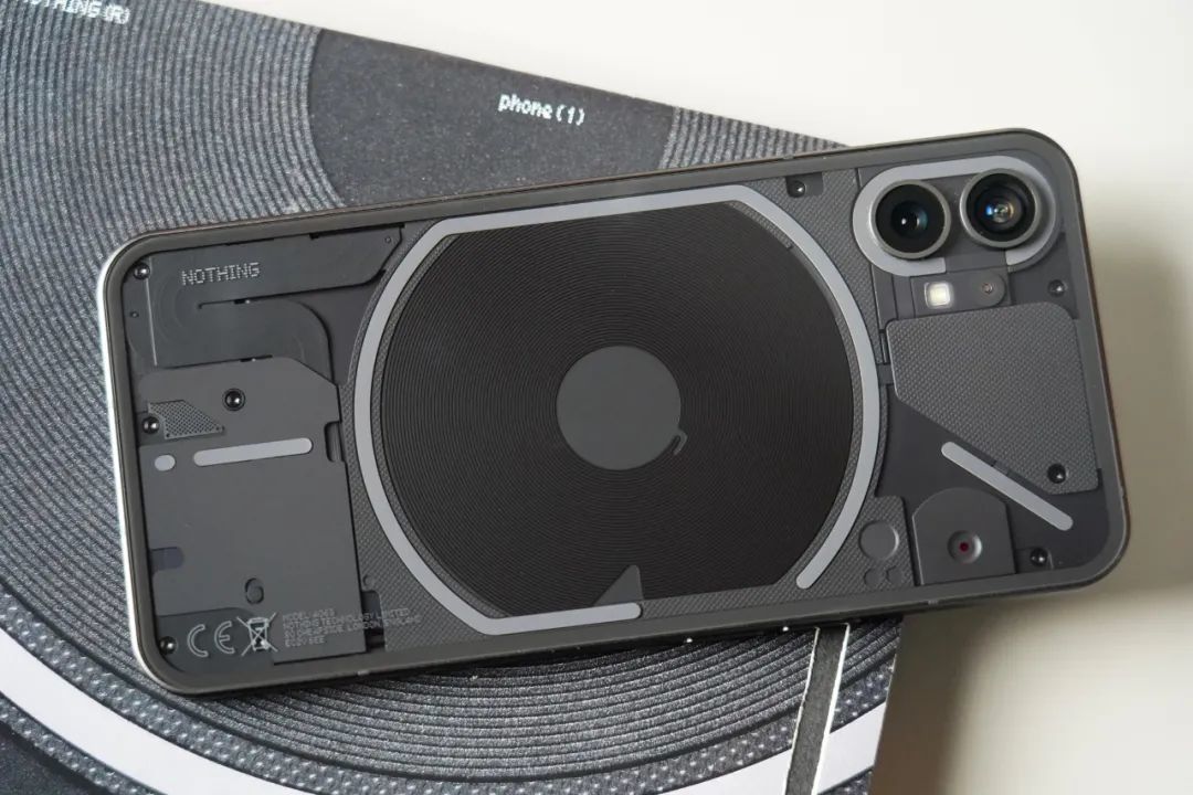 加价2000块!透明发光iPhone火遍全球 体验后劝你别买 第5张-心情说说 加价2000块!透明发光iPhone火遍全球 体验后劝你别买 第5张