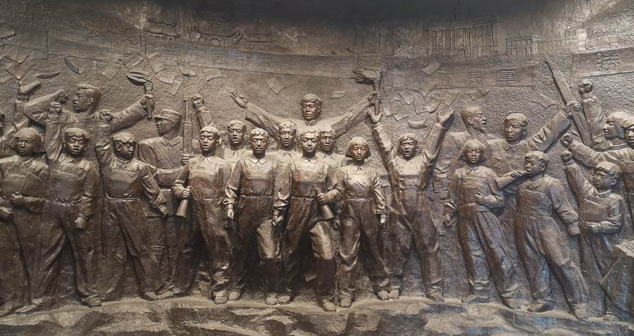新安旅行团历史纪念馆内的雕塑