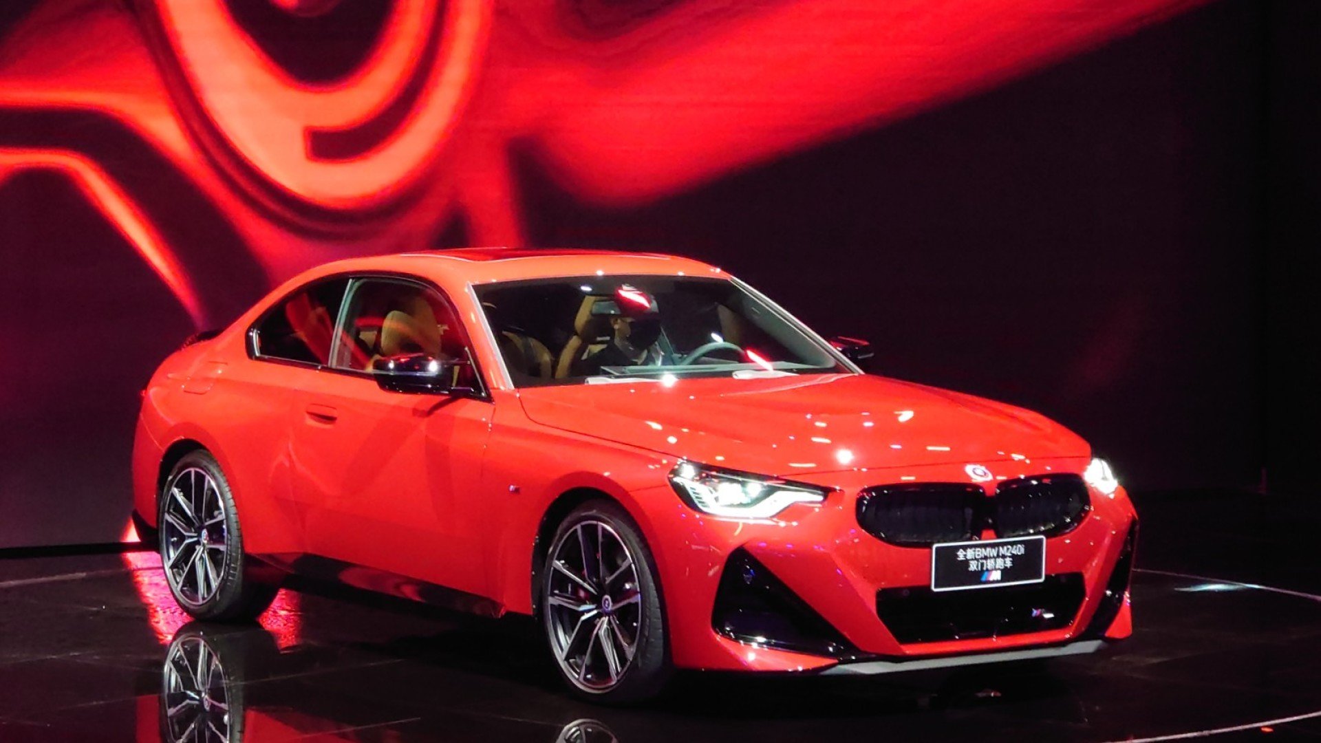 宝马m六缸后驱轿跑只要42万? 来看m240i