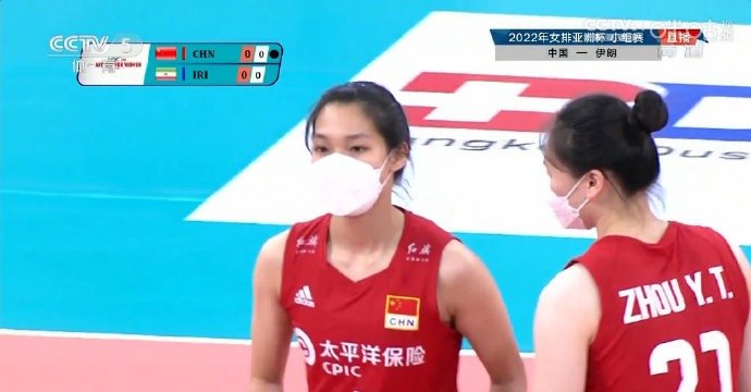 中国女排全员戴口罩参加亚洲杯比赛