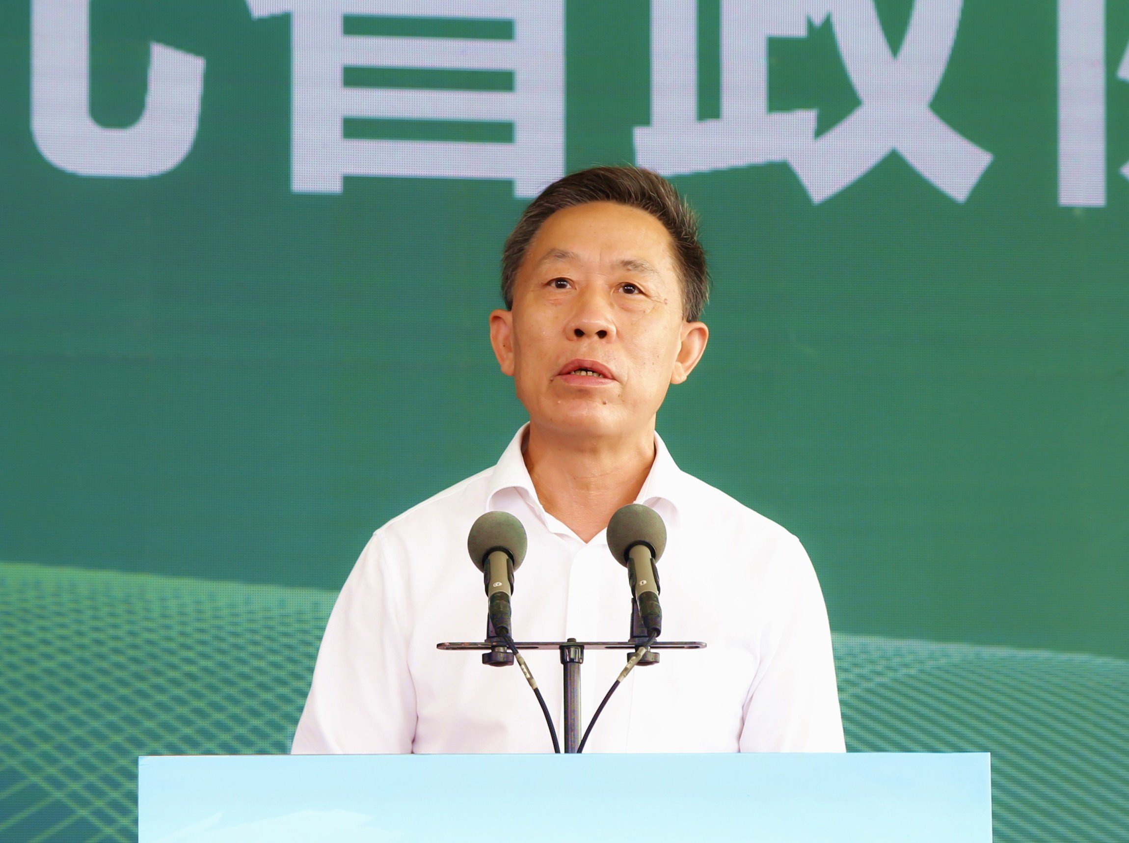 全国政协常委、湖北省政协副主席郭跃进发表讲话并宣布专列发车 (杨林 摄)