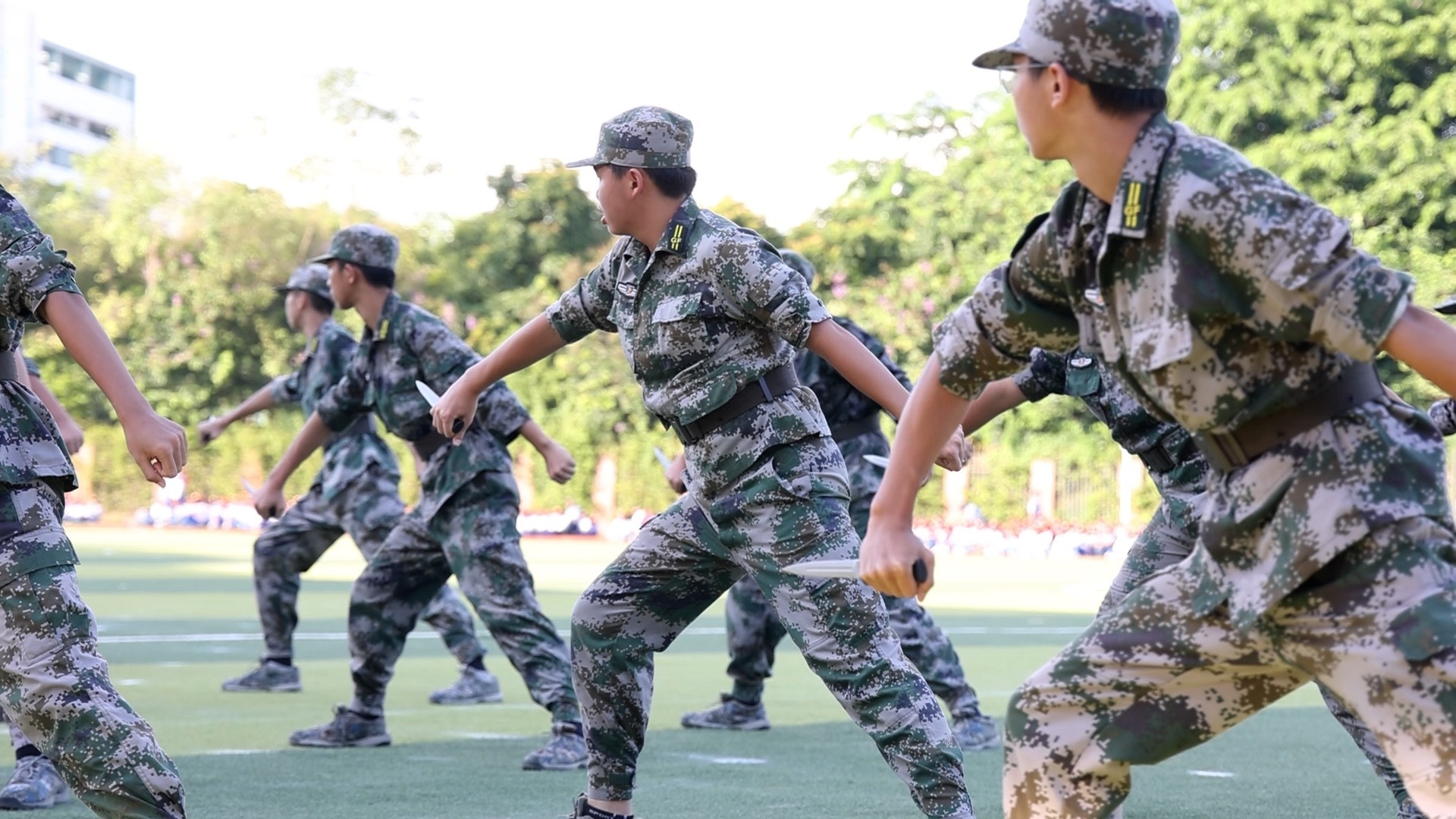 2000多名学生展飒爽风采，广大附属中学举行新生军训汇演