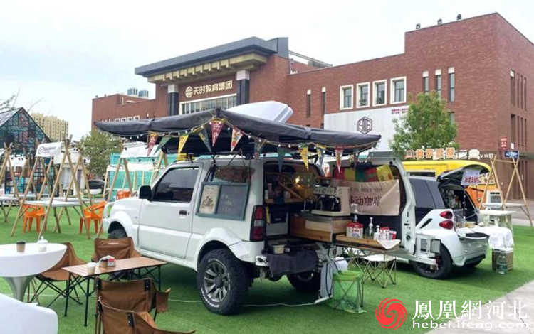 图为后备箱创意集市。