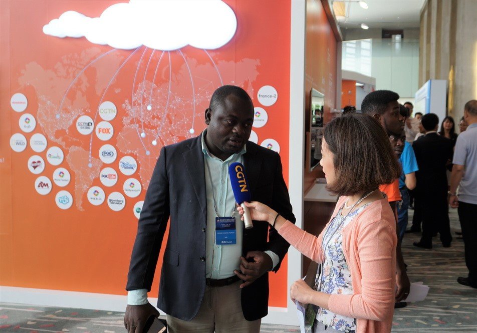 第四届中非媒体合作论坛上，非洲记者接受中国国际电视台(CGTN)采访。
