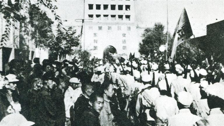 1949年8月30日，第一野战军举行盛大入城仪式。