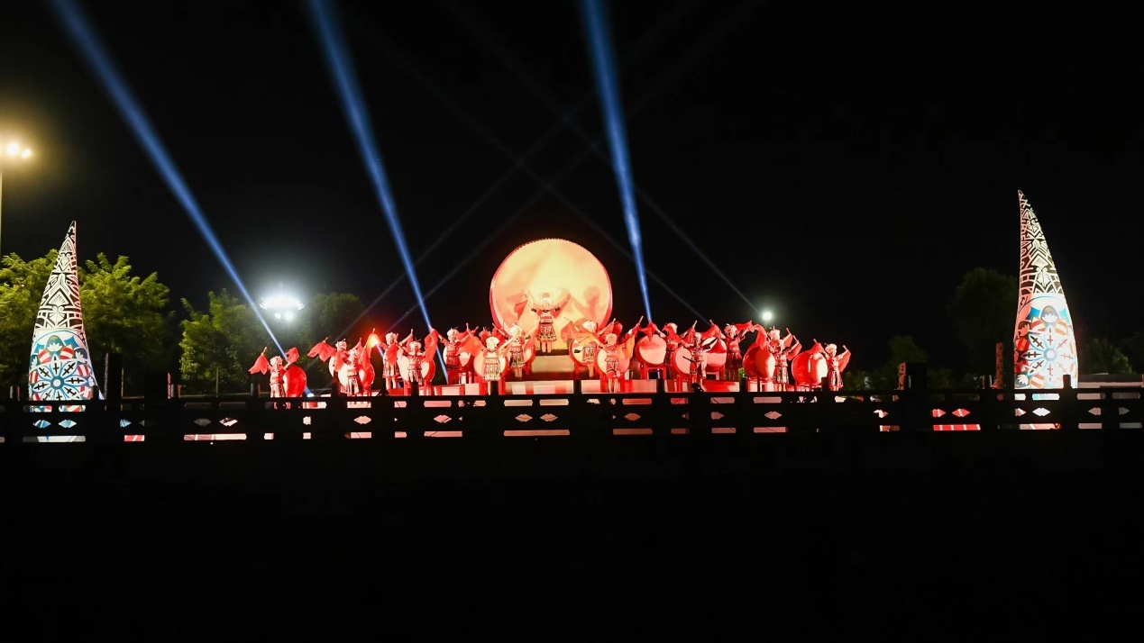 “夜浔泸溪”5D水上灯光秀现场（组图）
