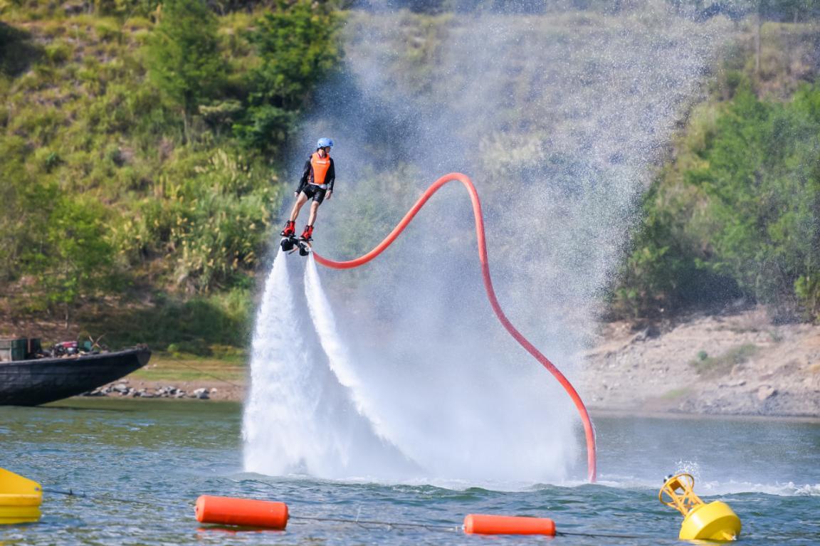 “浪漫一夏&middot;畅游泸溪”水上花式特技表演