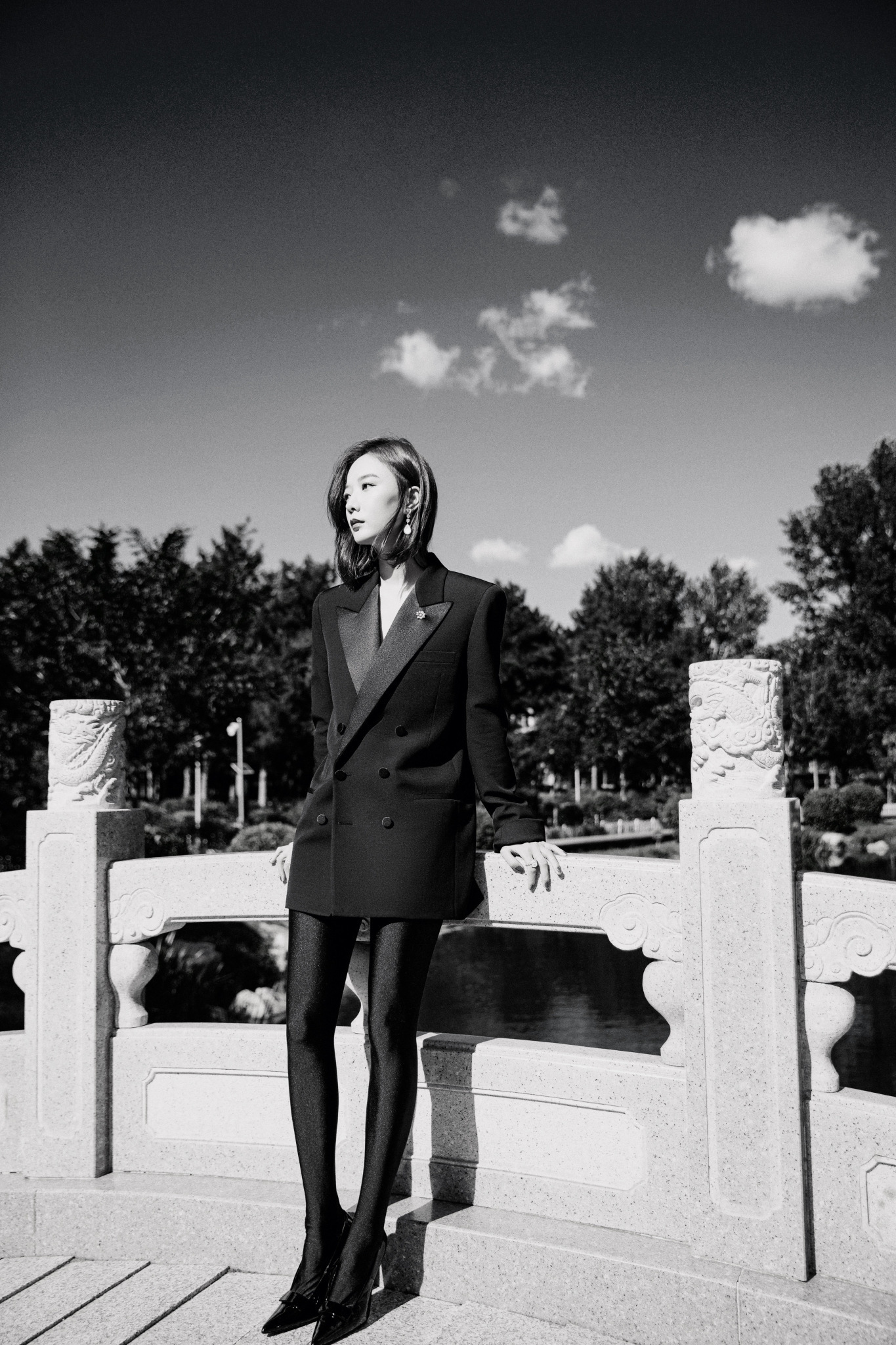 王珞丹长春电影节开幕式造型释出 身着黑色西装大长腿十分吸睛_凤凰网