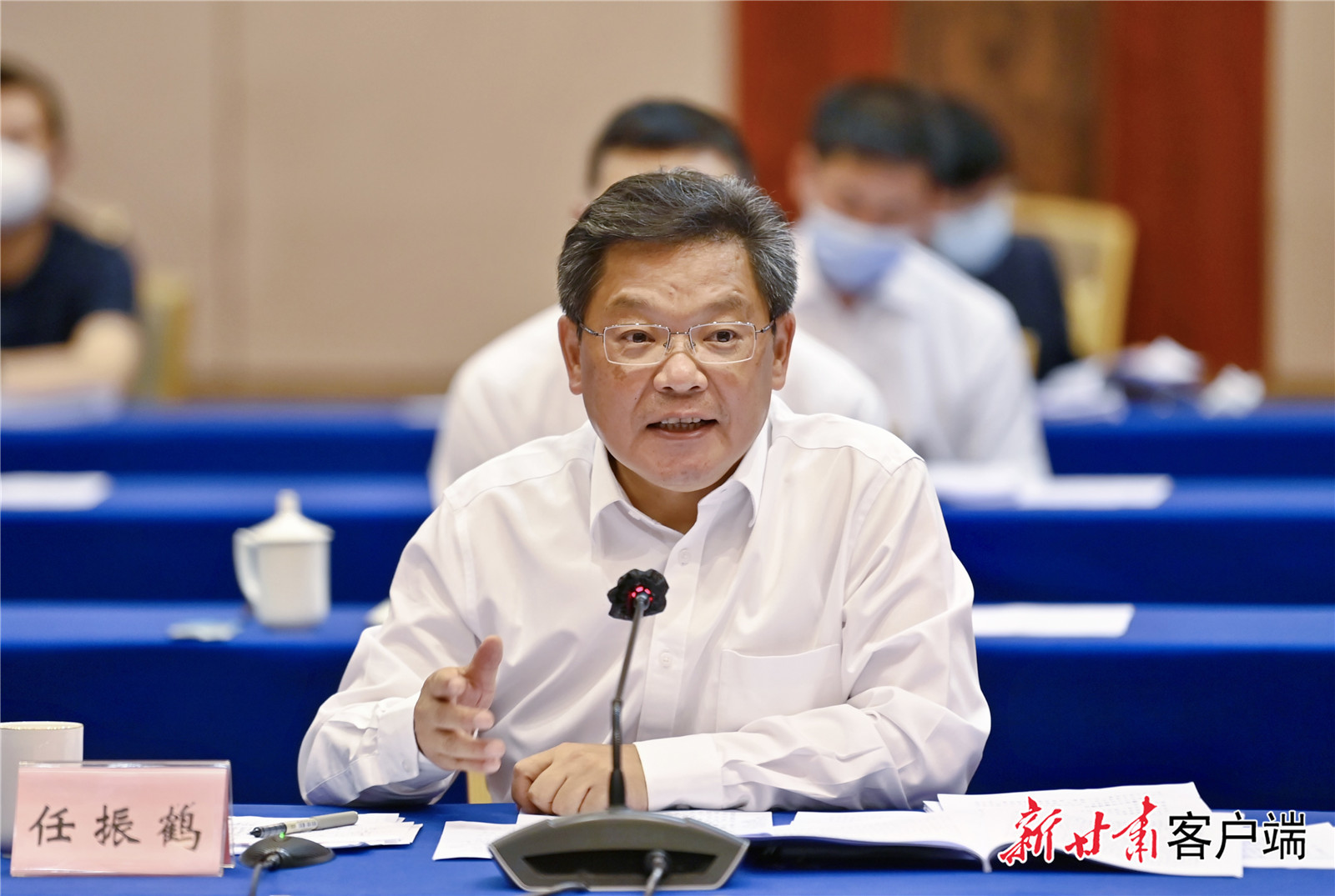 省委副书记,省长任振鹤主持并讲话
