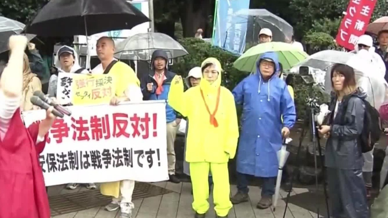 2015年安倍政府通过新安保法，无数日本民众仍在为阻止进一步修宪而奔走