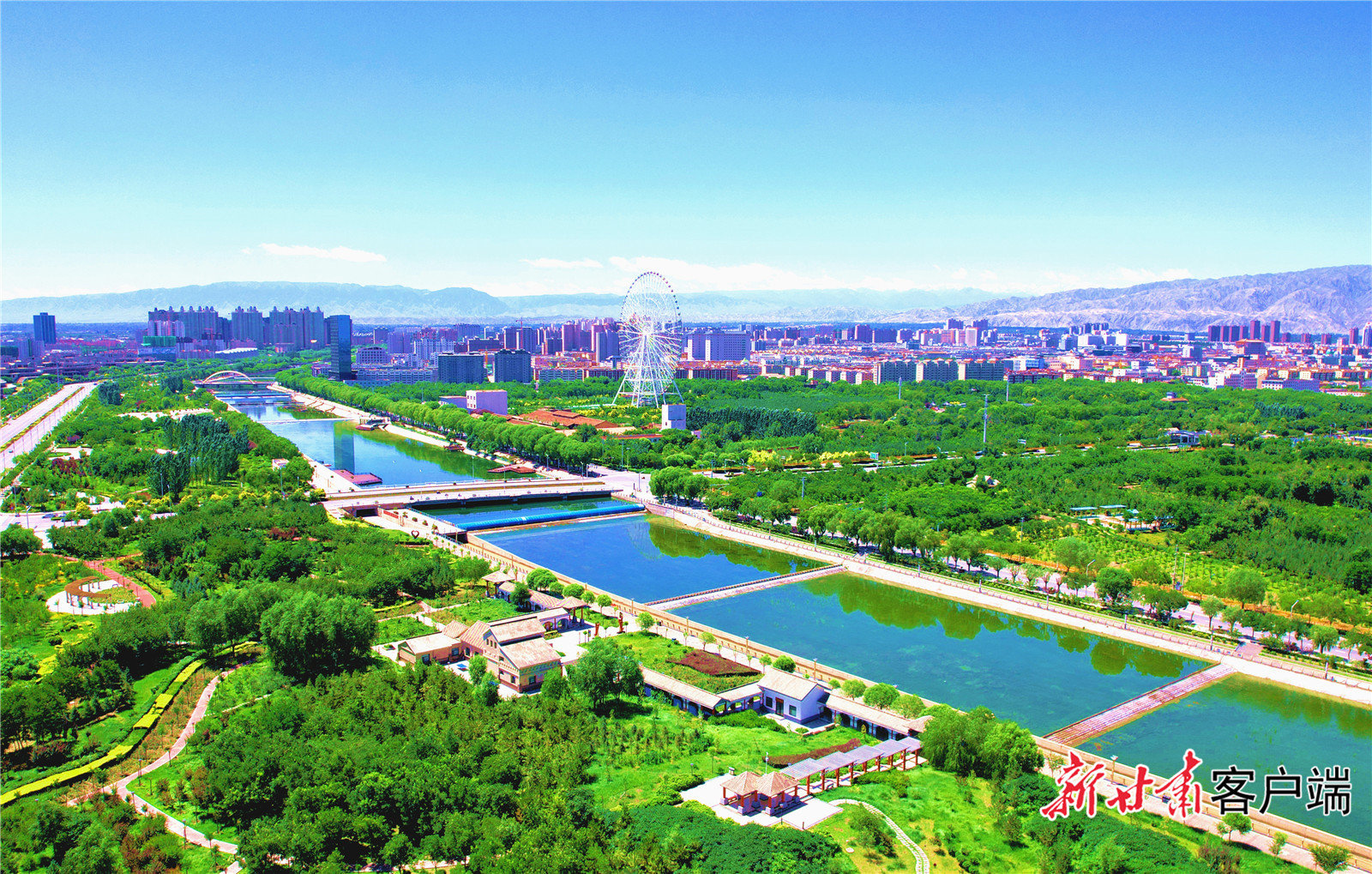 武威天马湖畔,水清、岸绿、河畅、景美,是游客们必去的打卡地。新甘肃·甘肃日报记者 金奉乾 摄