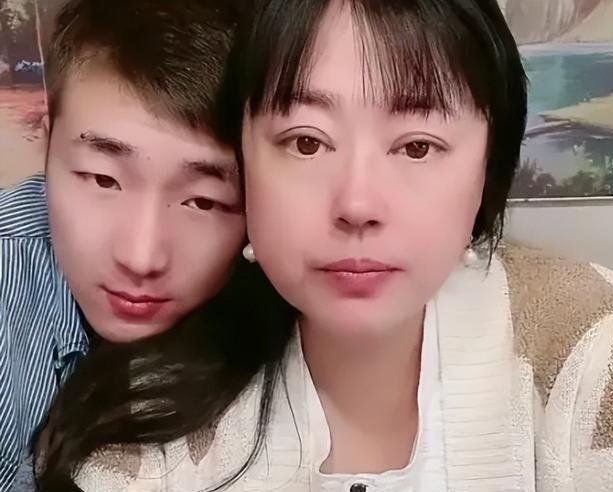 李菁菁与小21岁老公刘振宣布离婚 目前已经分居