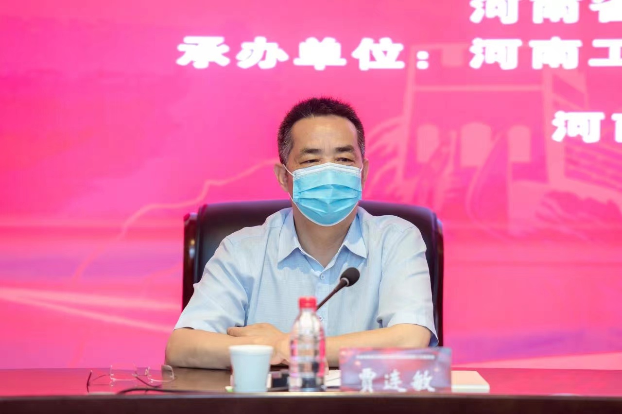 河南省文物局党组成员、副局长、二级巡视员贾连敏宣读命名文件