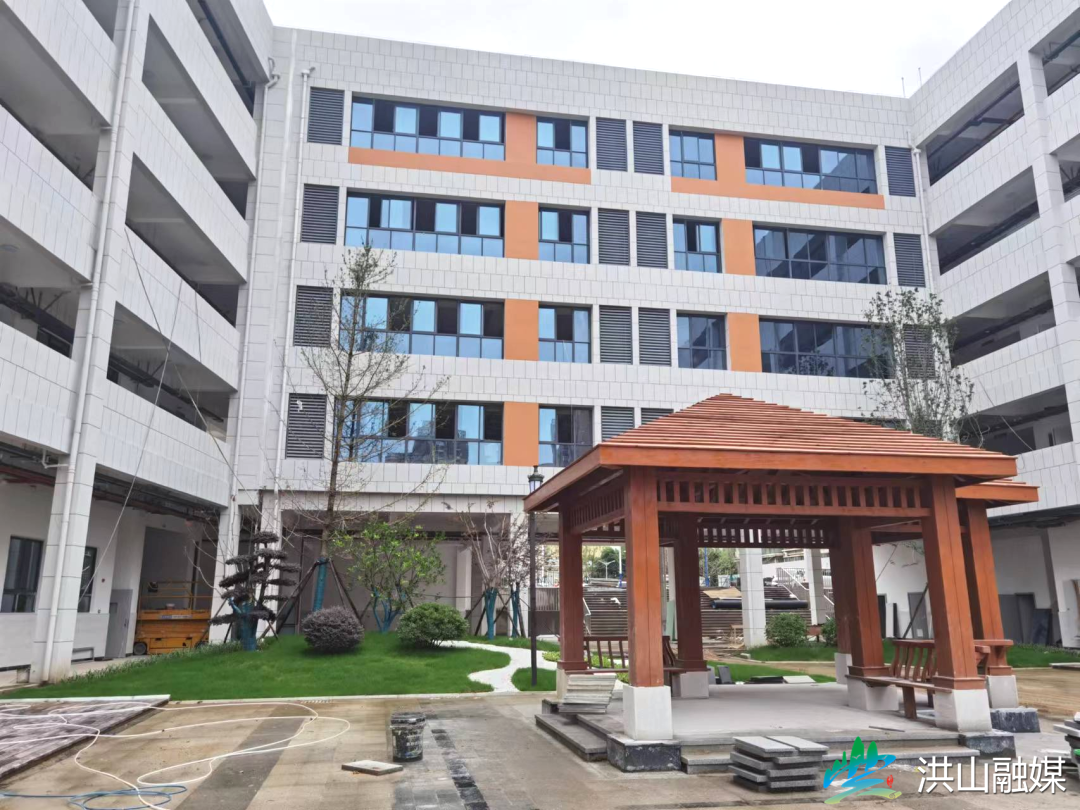 黄家湖中学)地址:青菱街红霞村学校规划24个教学班洪山区第一小学地址