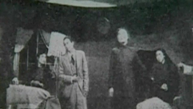 1933年，唐槐秋创立中国旅行剧团演出《雷雨》，在天津演出一炮而红