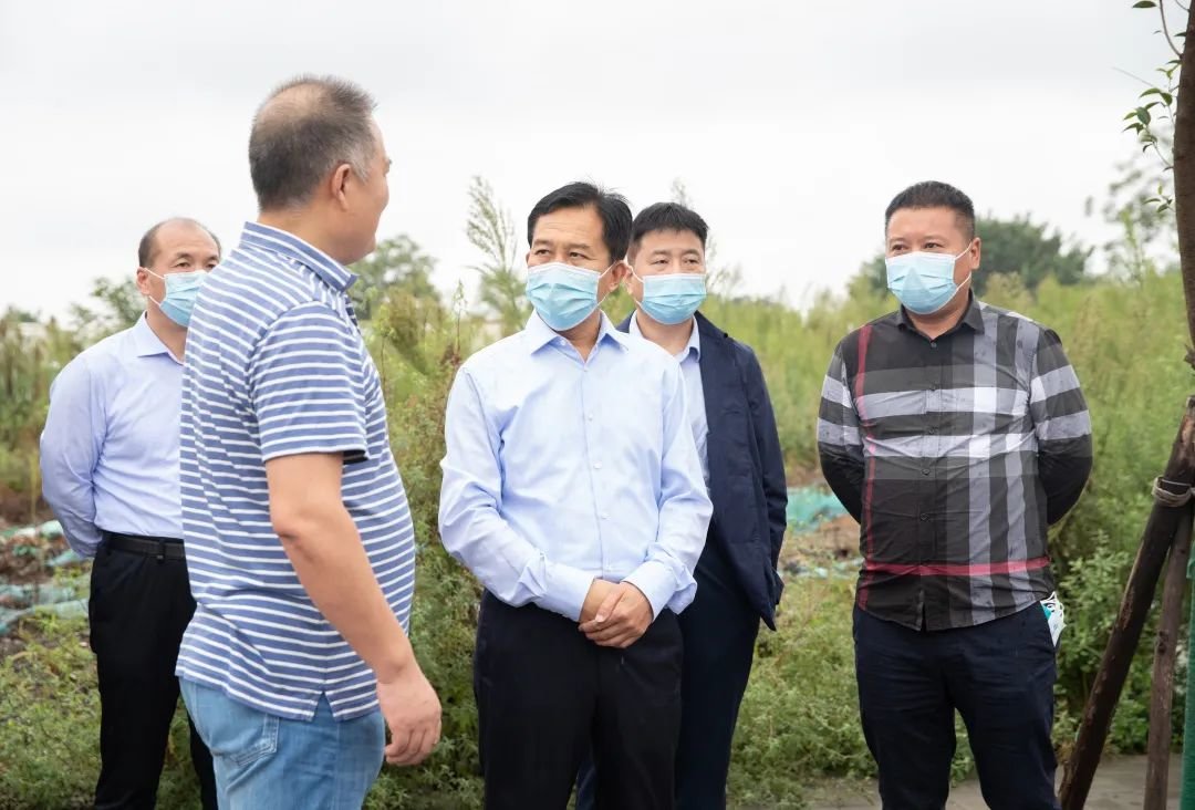 刘国荣先后来到六村堡街道东风村,桂北村,徐寨村及未央宫街道张家巷村