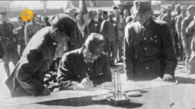 回顾1945年北平受降仪式：中国将领在接受日本投降时，民众欢声雷动