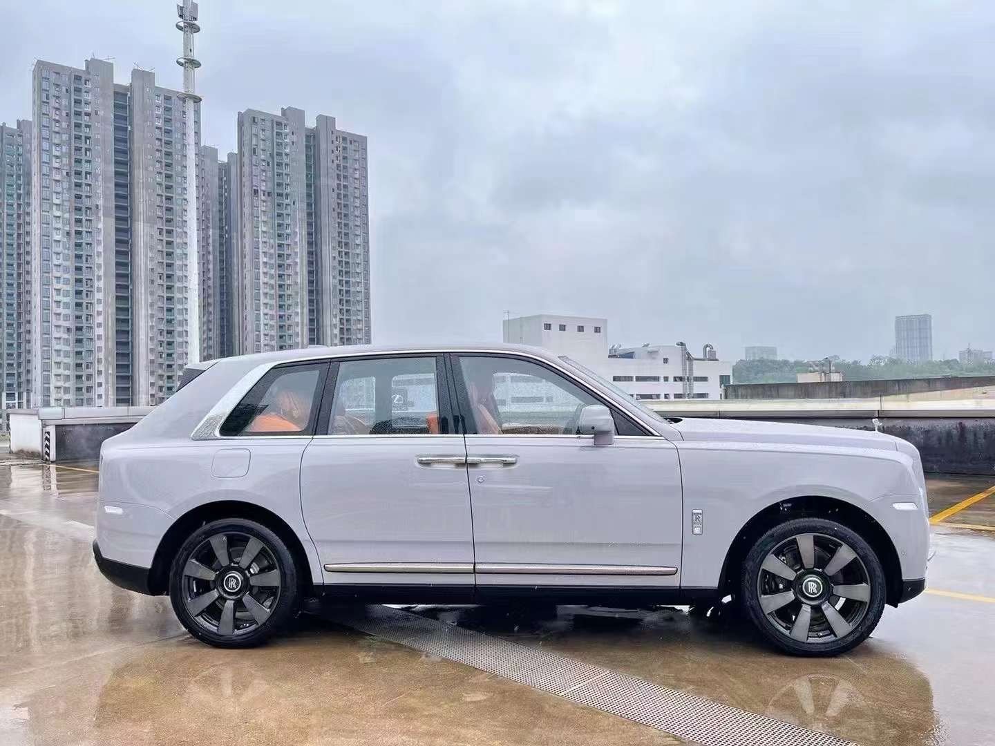 国六库里南天津港现车落地价750万