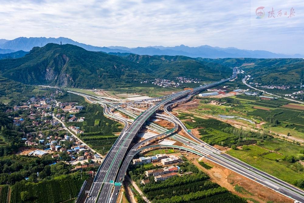 西安外环高速南段9月将通车8月31日,航拍西安外环高速公路南段蓝田南