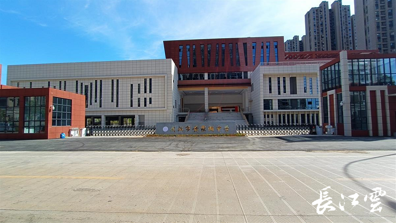 好消息！武汉市洪山区又添一所公办中学 9月1日投入使用凤凰网湖北_凤凰网
