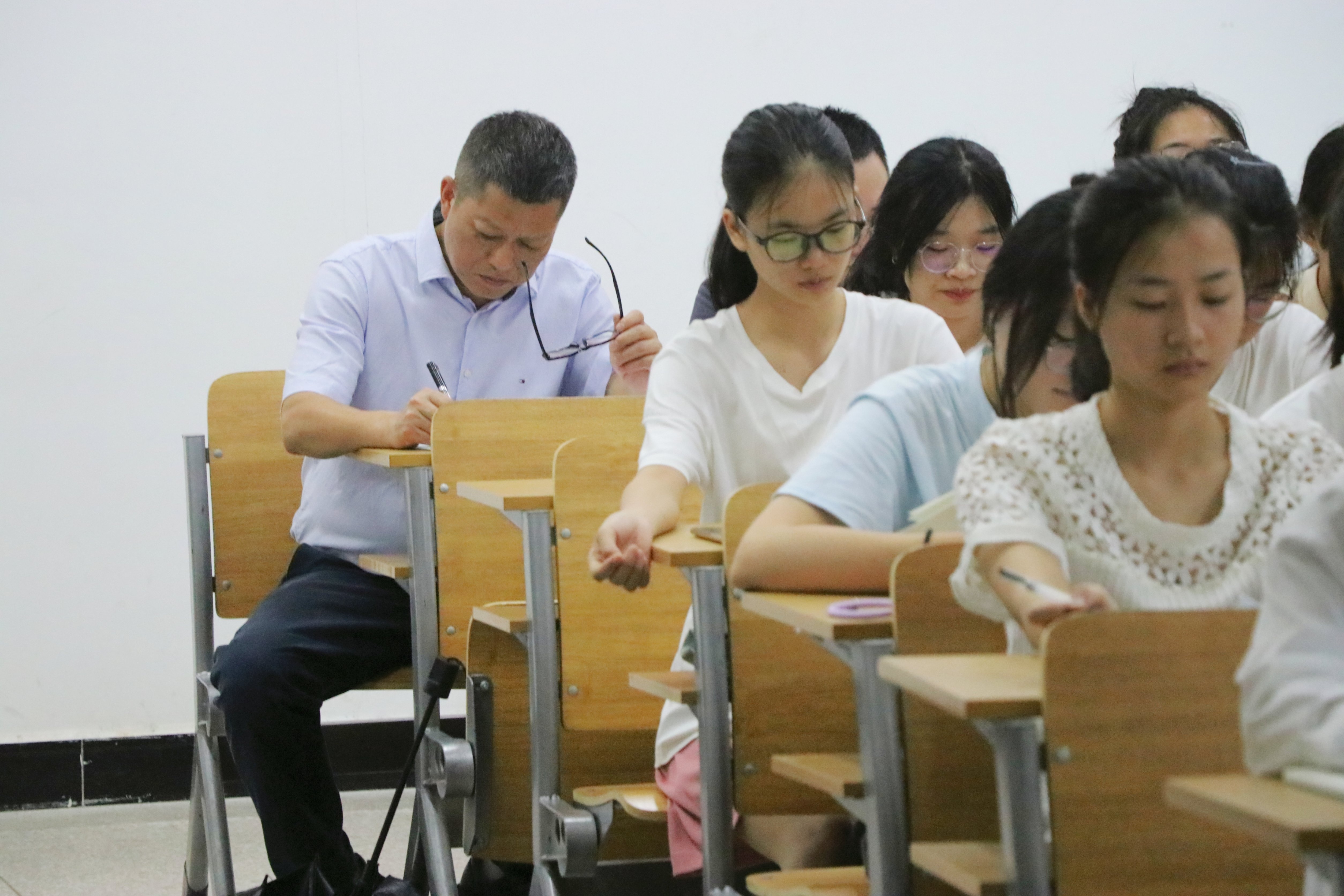 江西师大科技学院领导进课堂与师生同上“开学第一课”