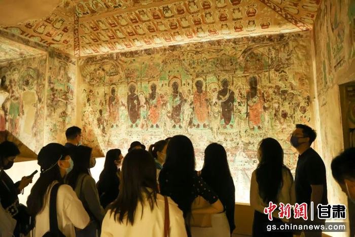 图为展览现场。