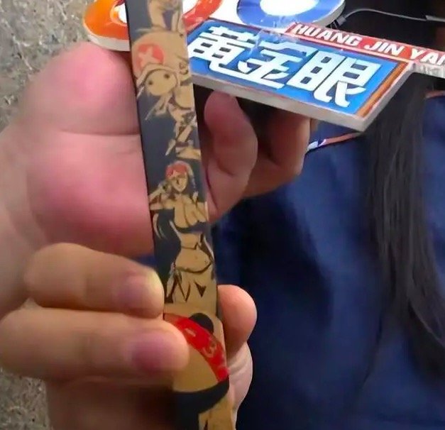 该家长呈现的航海王（海贼王）联名中性笔实图。