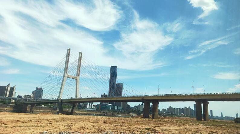 裘家洲生态保护工程现场（胡一超 摄）