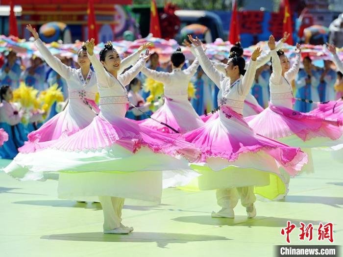 延边朝鲜族自治州成立70周年庆祝大会节目表演。　刘栋 摄