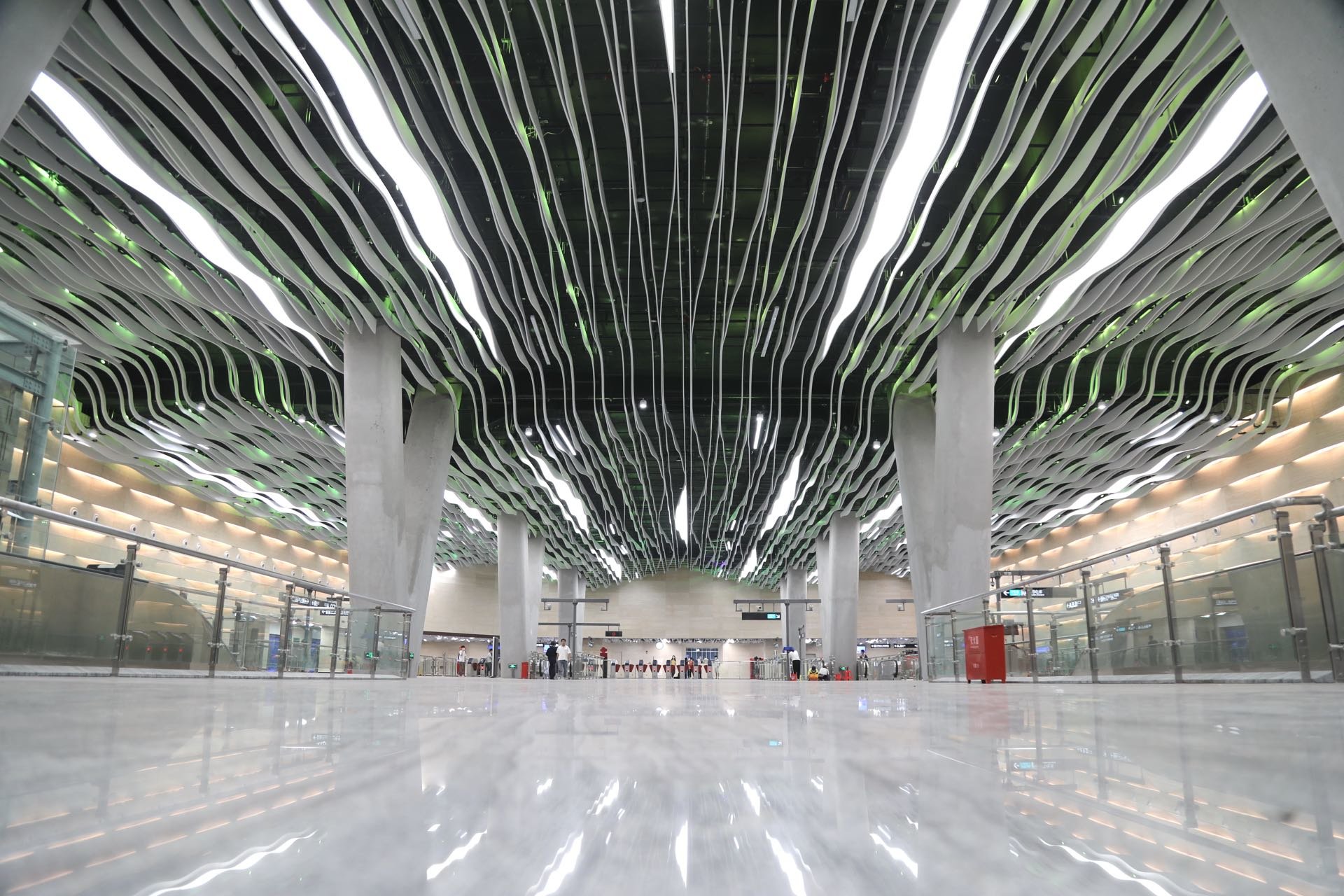 地铁彩虹桥站站厅层.梁锐俊摄.