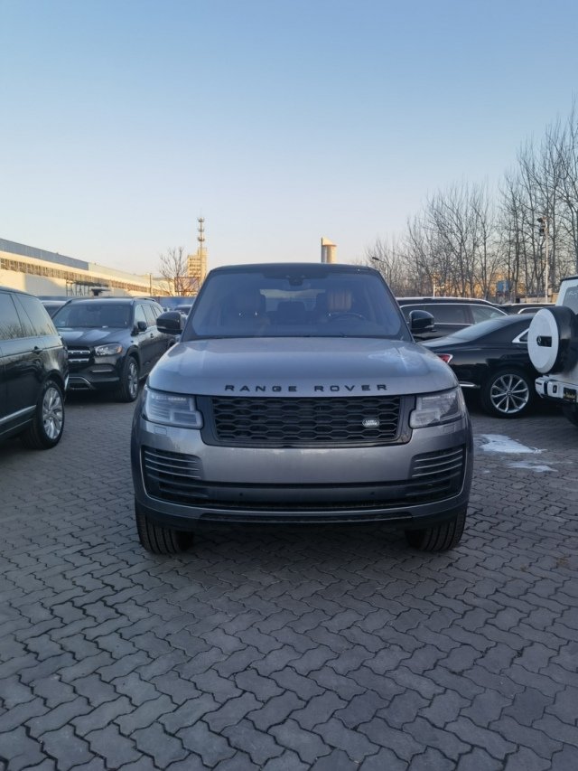 2022款路虎揽胜行政黑曜版特价130万起