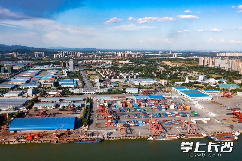 组图丨长沙新港6万吨封闭散货堆场改建工程竣工