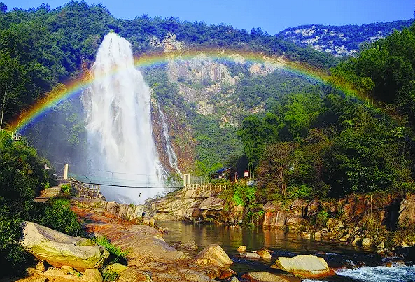 圖為安慶大別山彩虹瀑布森林康養基地(網絡圖片)