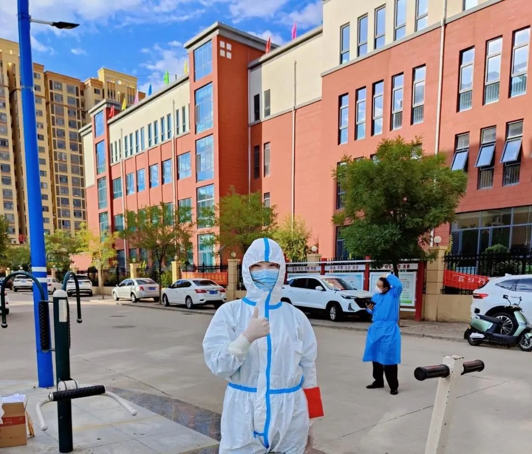 志愿者曹小蝶 负责西沙街道聚福社区核酸检测