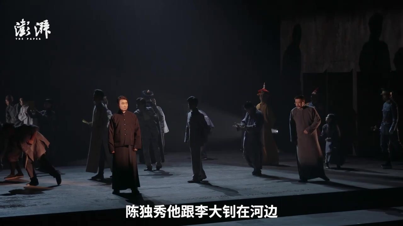 舞台剧《觉醒年代》预演场首演，在剧场感受心中“一团火”