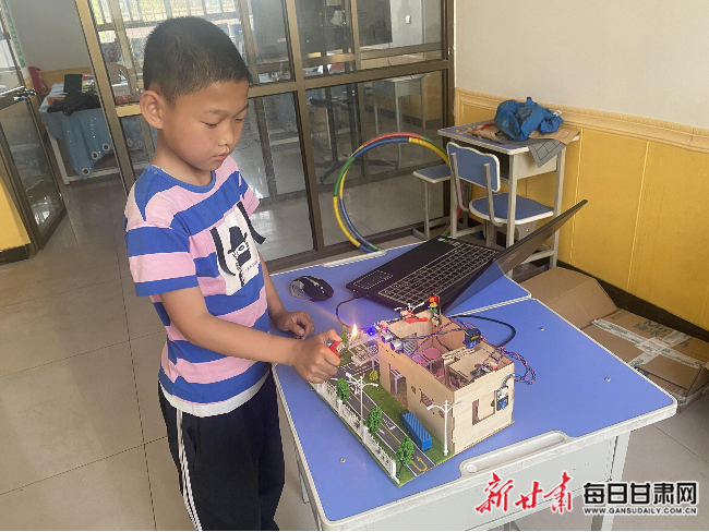 "少年硅谷"甘肃选拔赛来袭 2200余科技小子带你炫个够