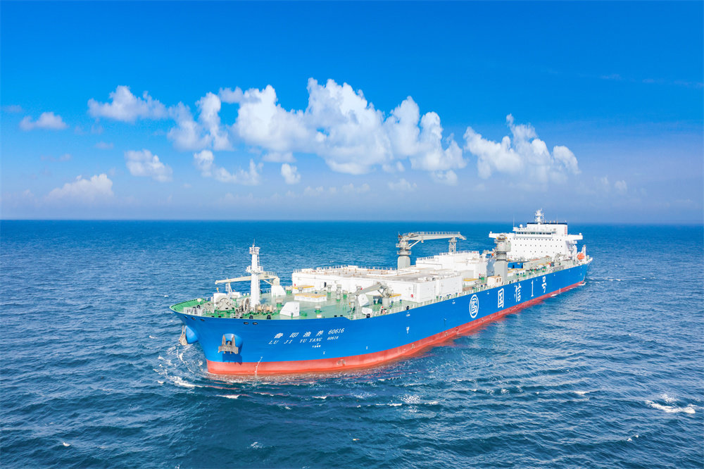 全球首款!“国信1号”工船养殖深海野游大黄鱼起鱼上市