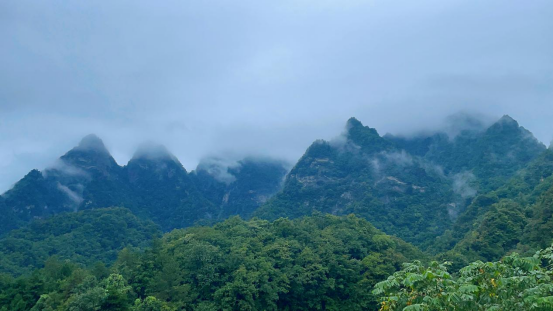 武当寻古迹：雨中探秘雷神洞