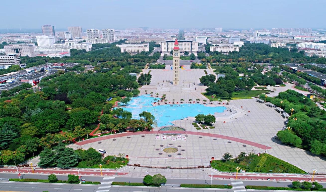 静默管理下的新世纪广场空无一人