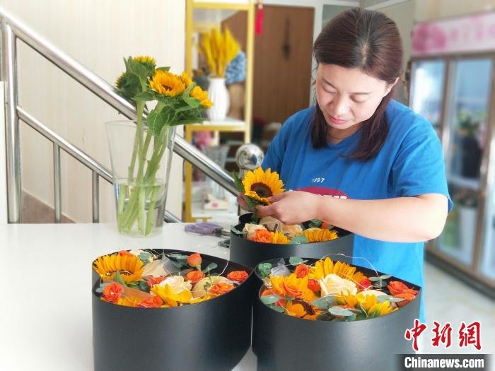 从建筑工到种花行家:河北农村小伙为乡村振兴锦上添“花”