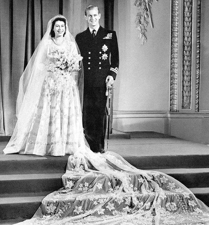 ● 1947年，伊丽莎白与菲利普大婚