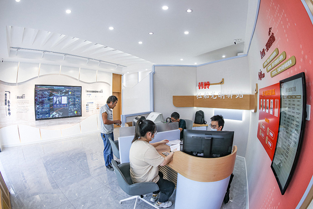 鄞州区东钱湖韩岭村电力邻里驿站上线!“水、电、气、银”一窗通办