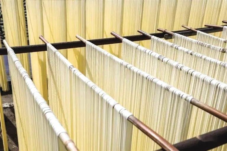 手工挂面 □资料照片