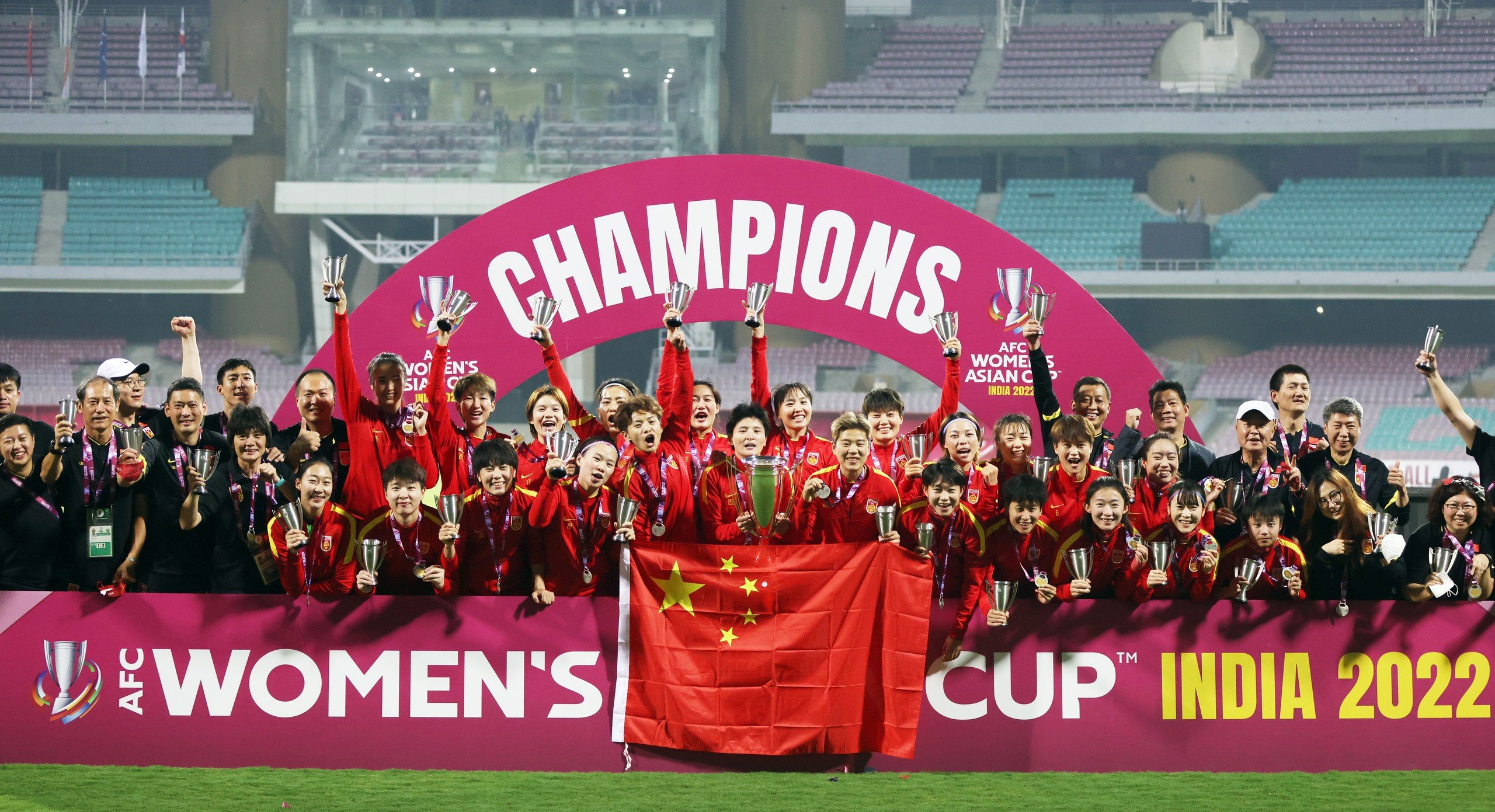 中国女足在年初成功登上亚洲之巅