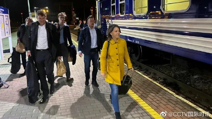 德国外长贝尔伯克突访基辅