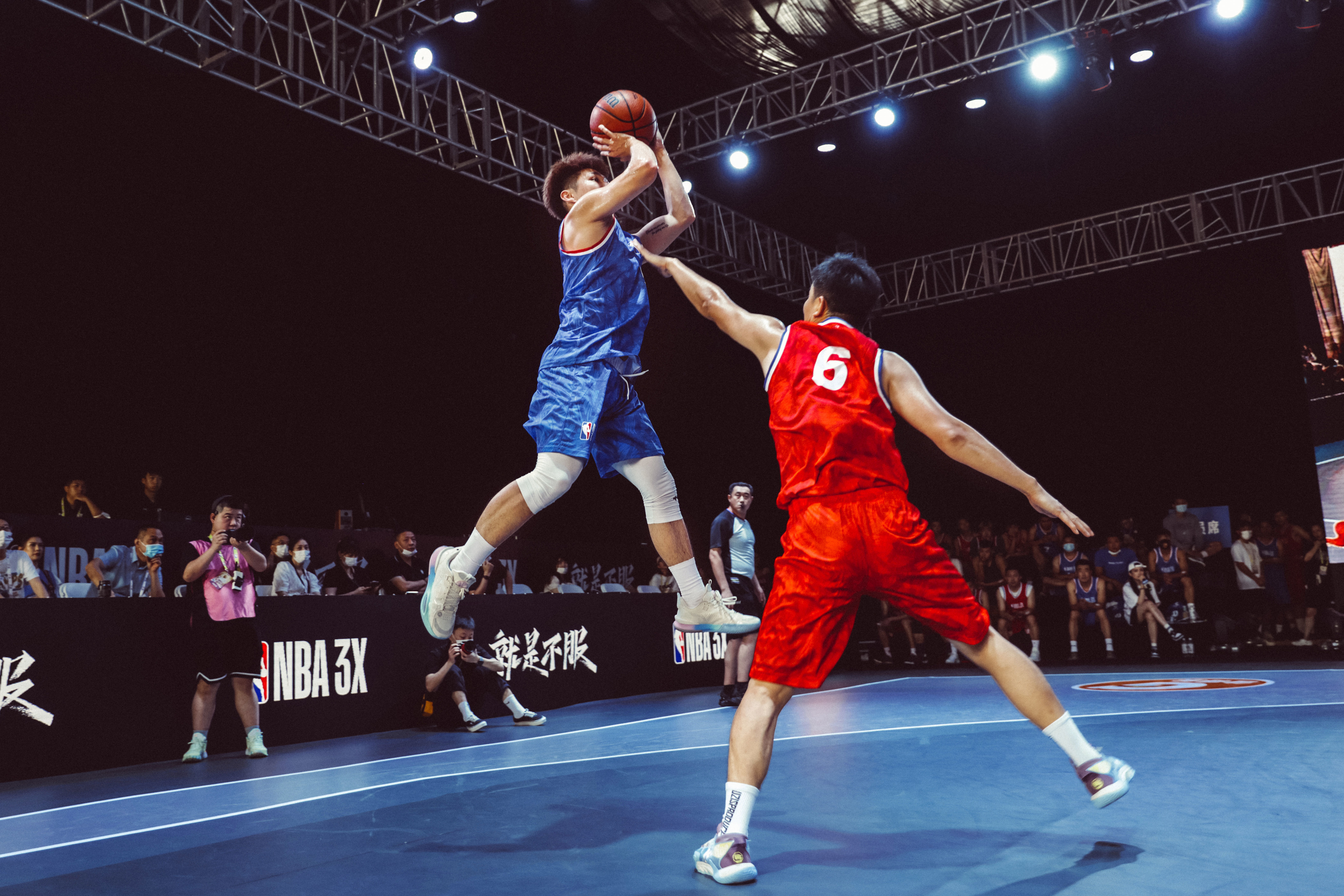 （图说：NBA3X不断扩大规模、完善赛制。NBA中国希望把比赛变成贯穿数月且全国全民参与的篮球狂欢，让更多朋友感受篮球的魅力。）