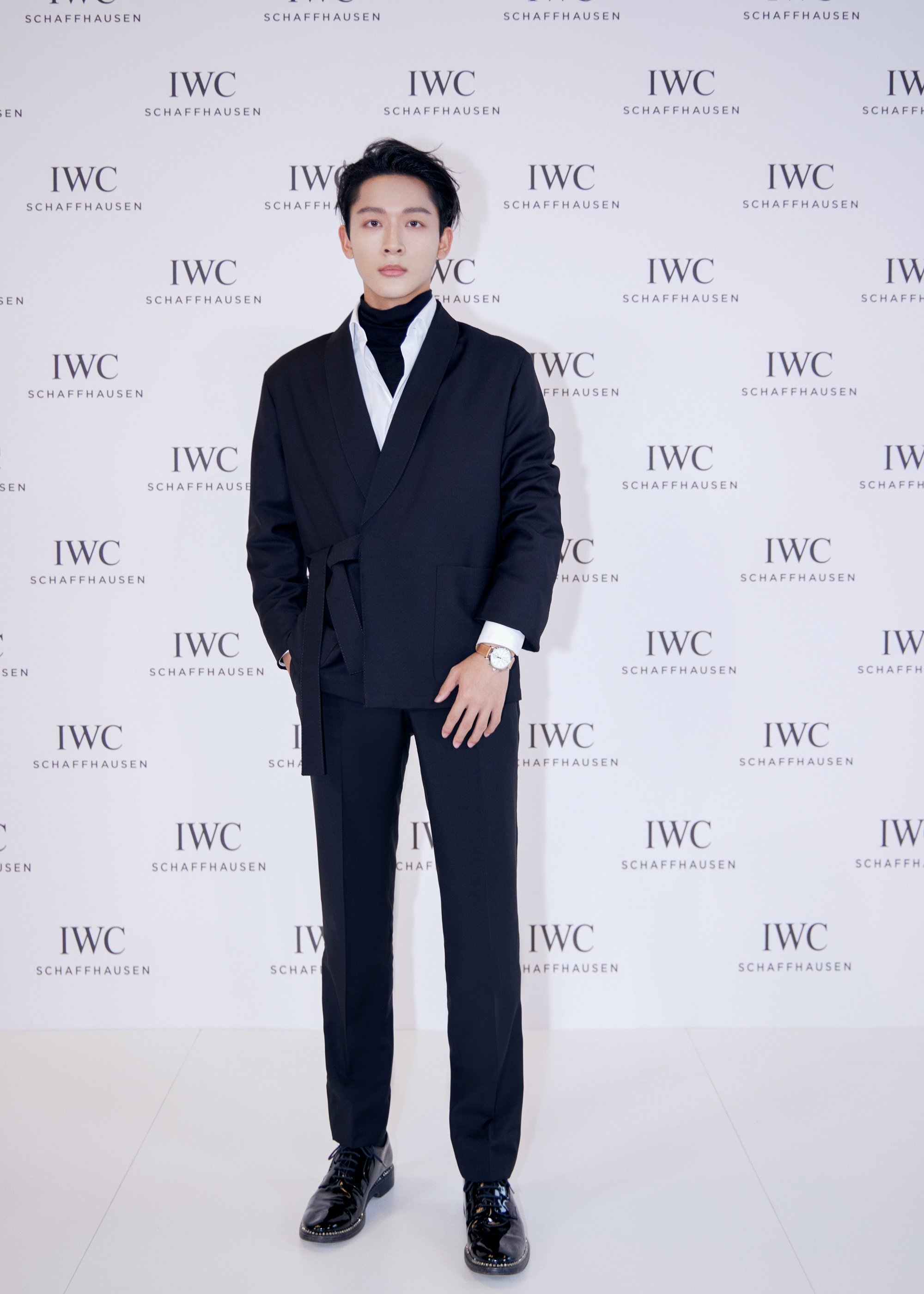 青年演员张晚意佩戴IWC万国表柏涛菲诺计时腕表39(型号:IW391502)出席新品发布晚宴